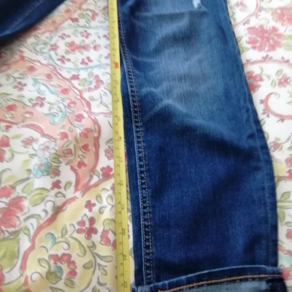 Old Navy Boyfriend Skinny Jeans - Picture 8 of 10